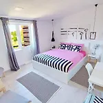 Le Petit 2